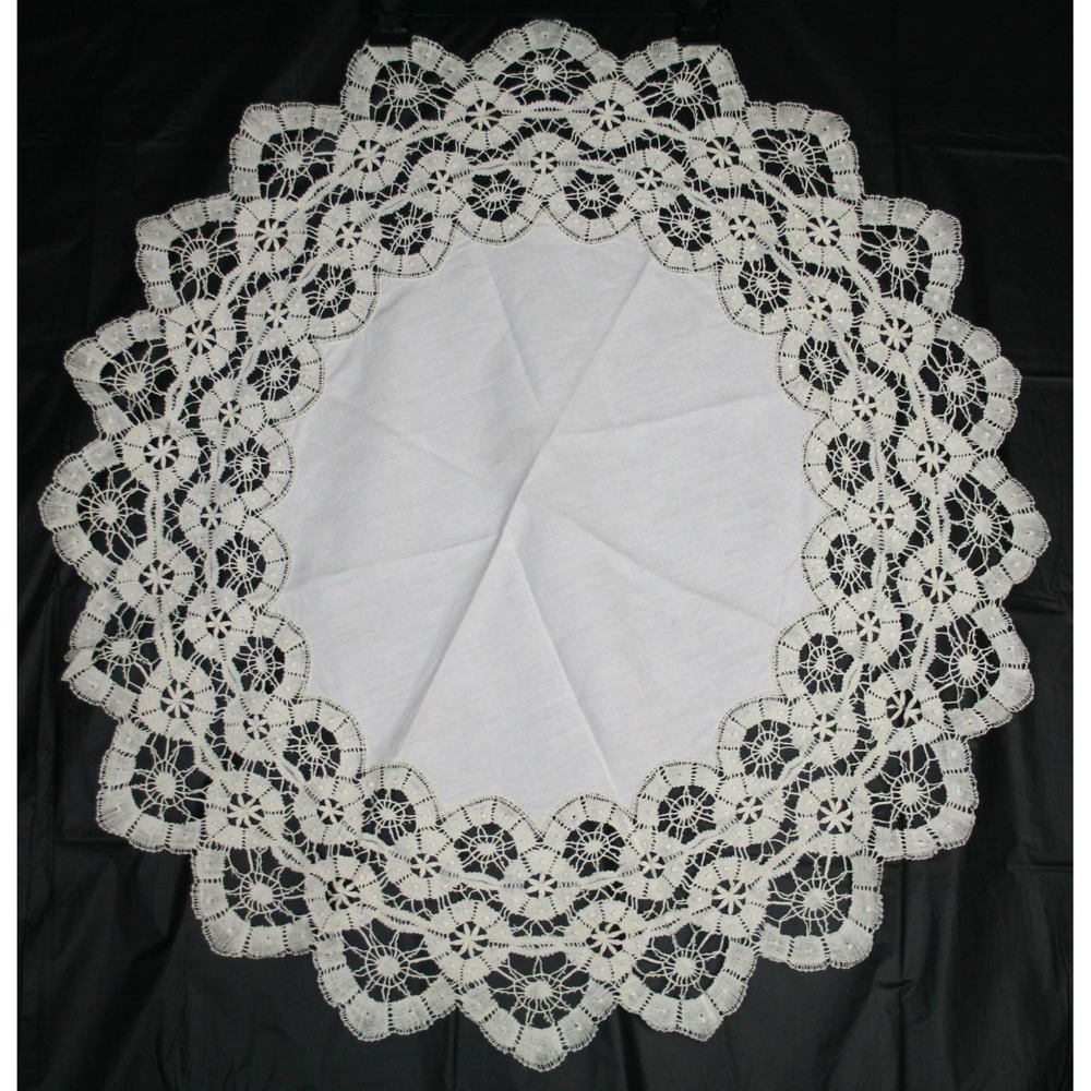 Vintage Torchon Cluny Bobbin Lace Table Topper / Centerpiece 32 Inch